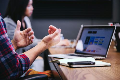 Becoming a Wizard on LinkedIn: How to automate your messages without sounding automated